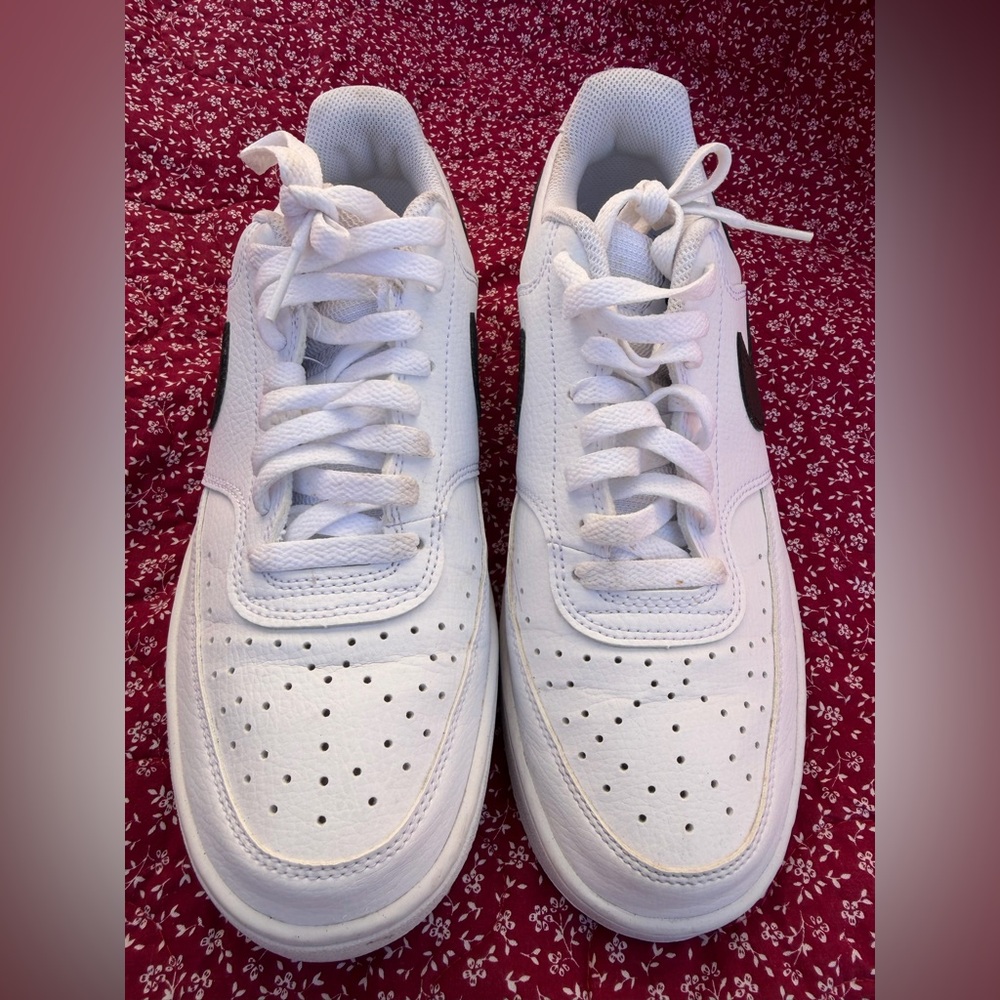 Nike White and Black Sneakers